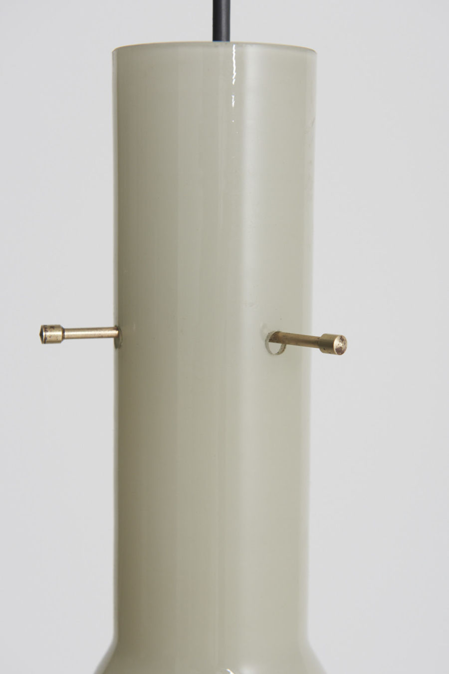 modestfurniture-vintage-1805-italian-light-grey-glass-pendant-brass-suspension03