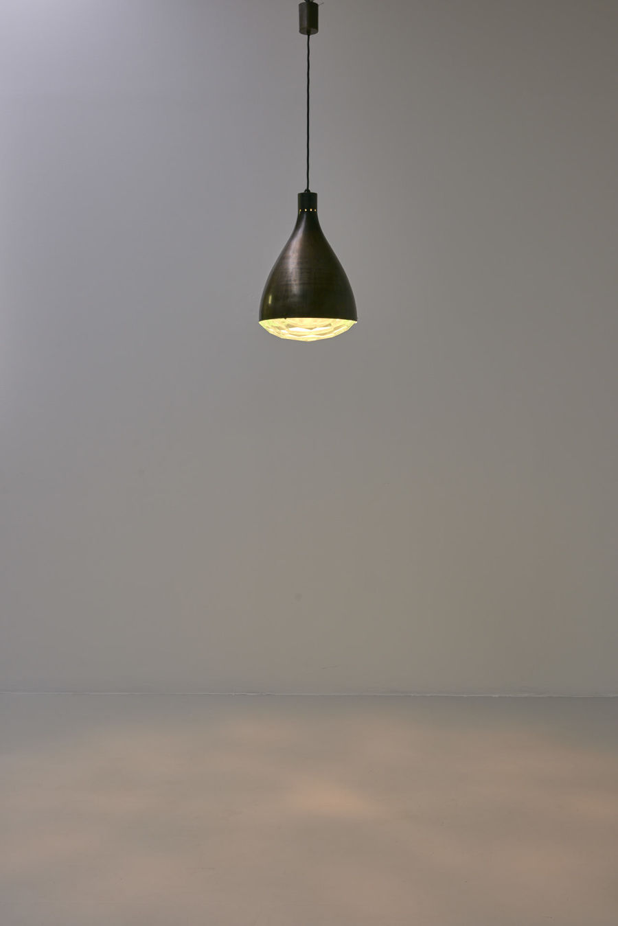 modestfurniture-vintage-1857-max-ingrand-fontana-arte-2220-pendant-lamp16