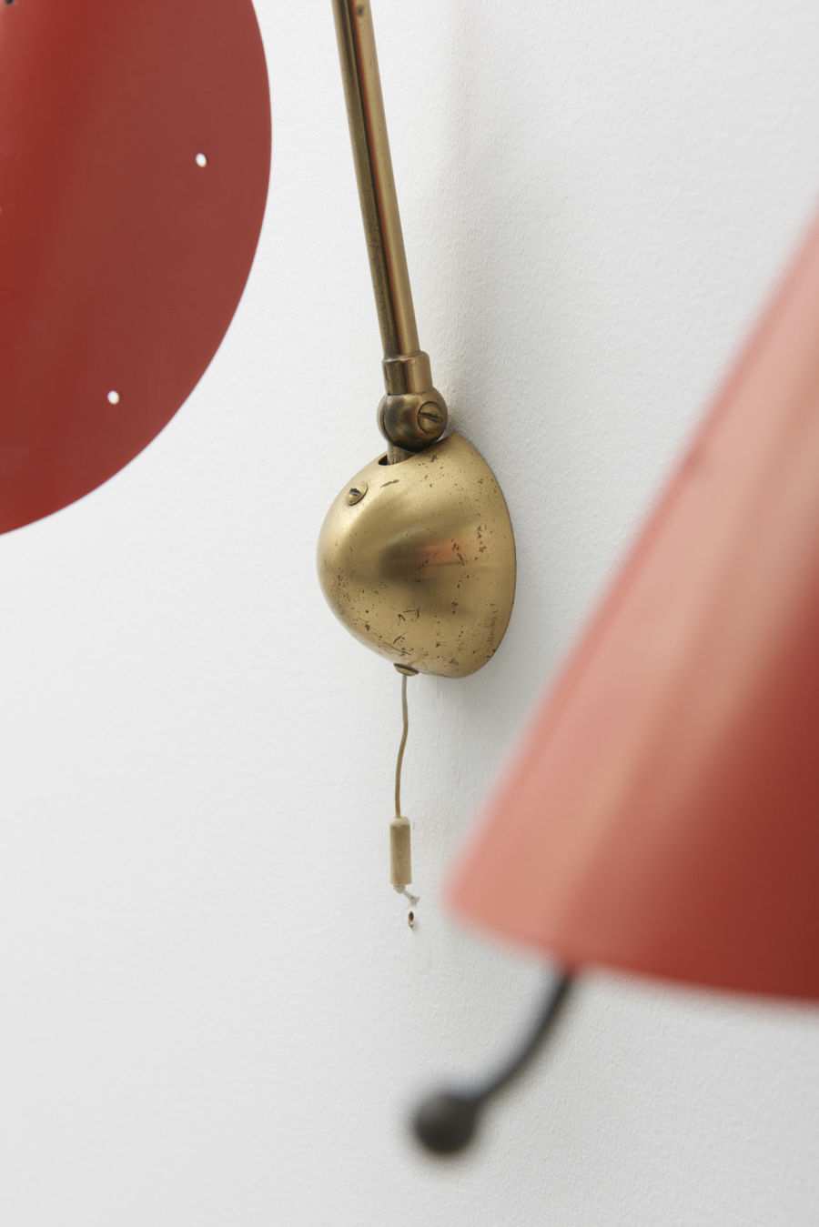 modestfurniture-vintage-1991-pair-wall-lamps-brass-red-shade05