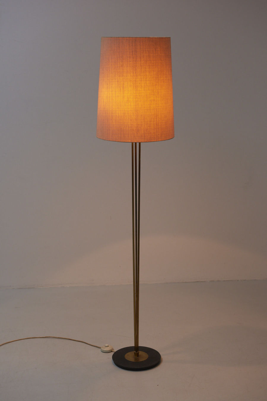 modestfurniture-vintage-2004-floor-lamp-brass-1950s02