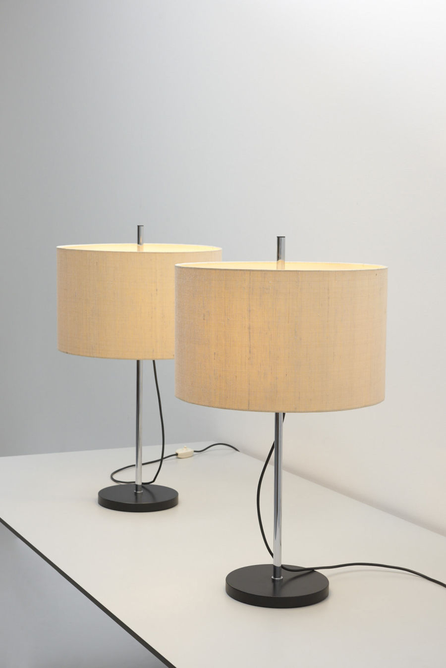 modestfurniture-vintage-2005-staff-table-lamp02