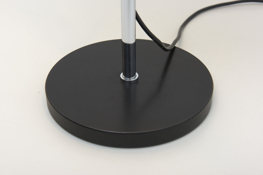 modestfurniture-vintage-2005-staff-table-lamp09