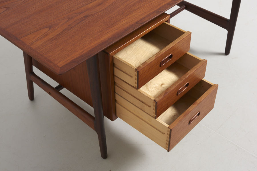 modestfurniture-vintage-2013-teak-desk-arne-vodder-vamo08