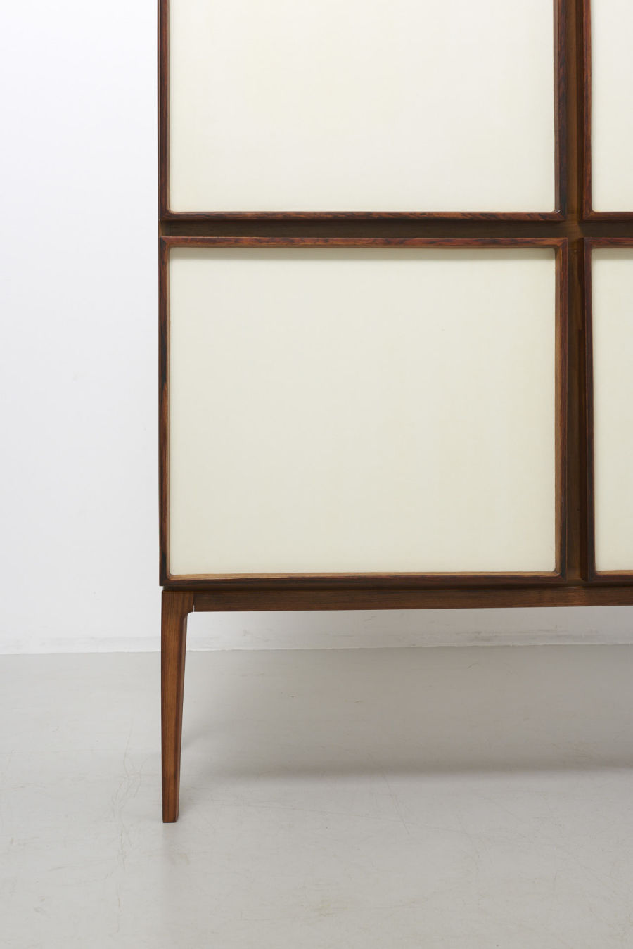 modestfurniture-vintage-2024-high-sideboard-rosewood-white-doors03