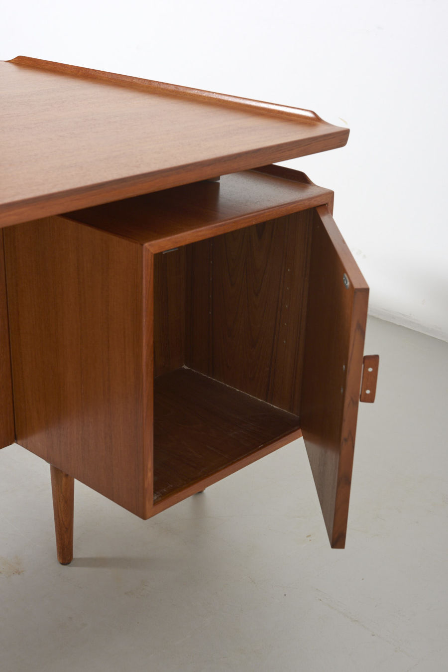 modestfurniture-vintage-2036-arne-vodder-desk-sibast08