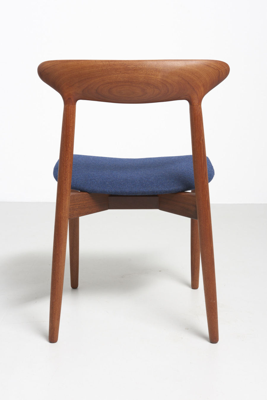 modestfurniture-vintage-2055-harry-ostergaard-dining-chairs-randers07