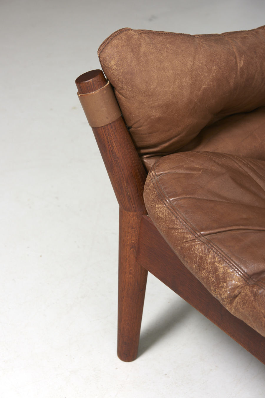 modestfurniture-vintage-2073-leather-easy-chairs-john-mortensen-4521-magnus-olensen07