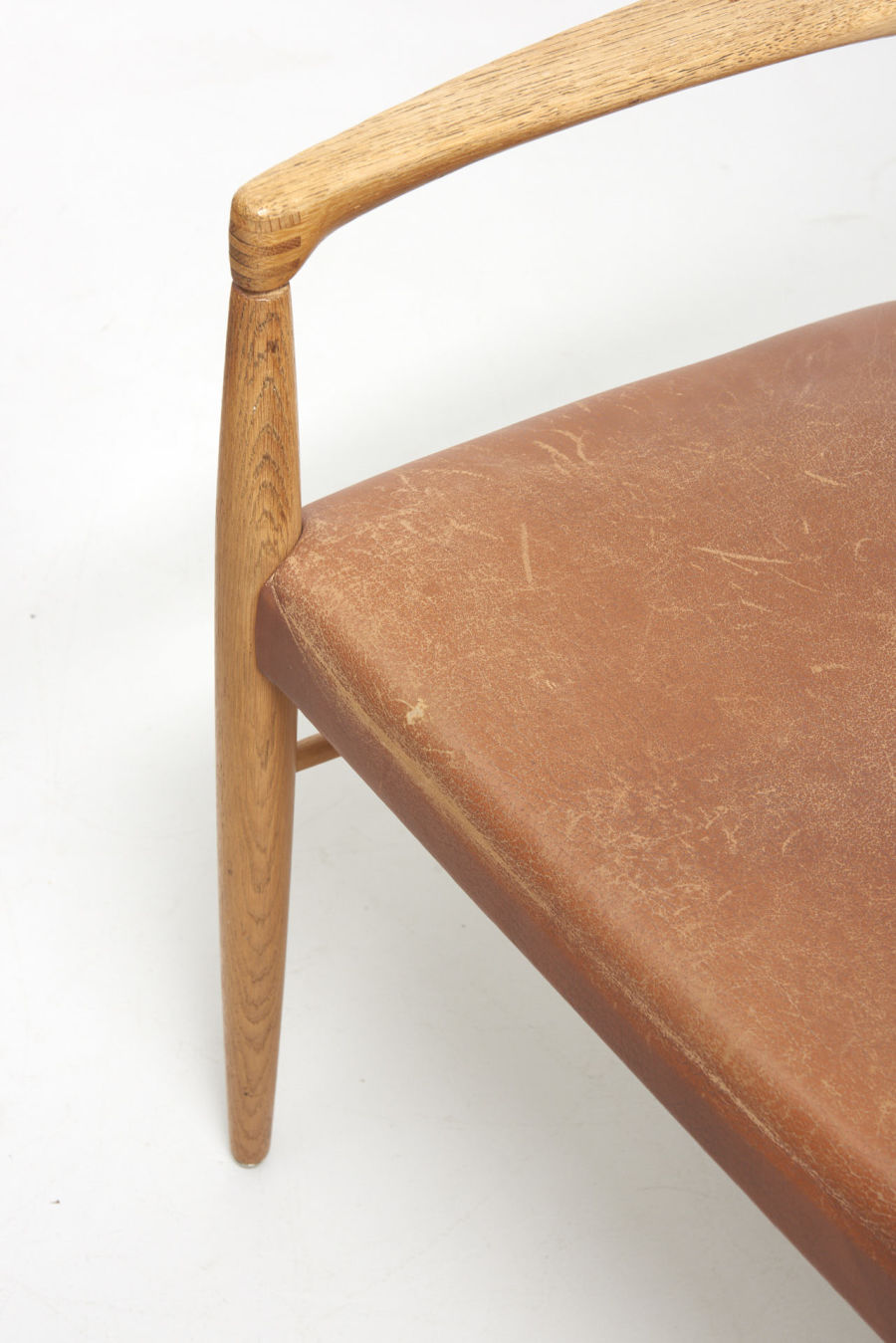 modestfurniture-vintage-2081-bramin-dining-chairs-oak09