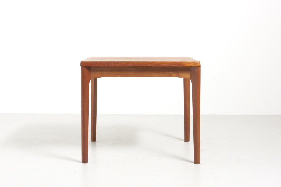 modestfurniture-vintage-2125-square-dining-table-henning-kjaernulf01