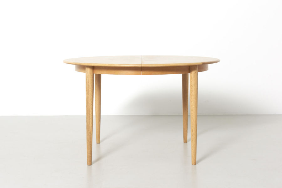 modestfurniture-vintage-2141-round-dining-table-oak01