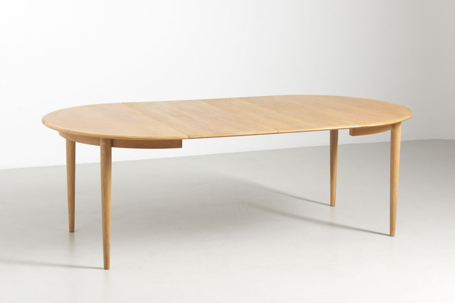 modestfurniture-vintage-2141-round-dining-table-oak09
