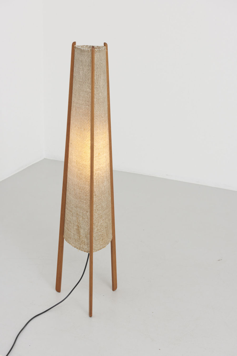 modestfurniture-vintage-2157-floor-lamp-teak-3-leg06