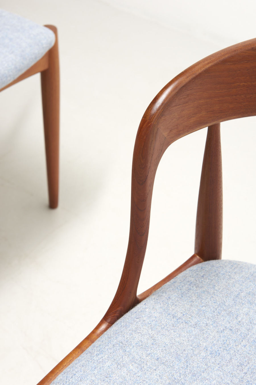 modestfurniture-vintage-2164-johannes-andersen-dining-chairs-uldum-model-1606