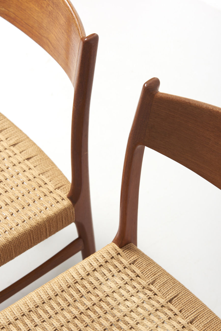 modestfurniture-vintage-2193-chairs-glyngore-papercord07