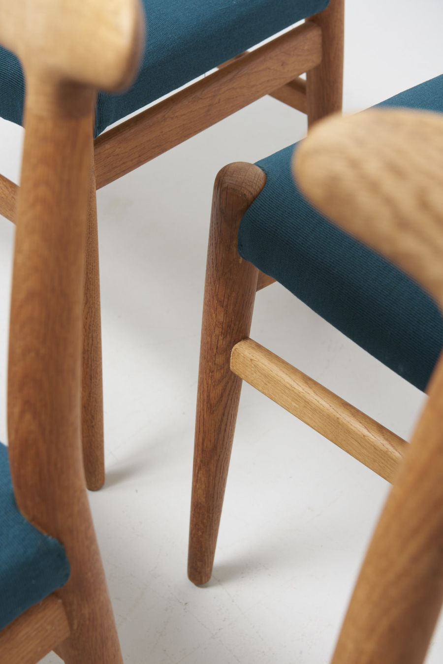 modestfurniture-vintage-2204-hans-wegner-dining-chairs-w2-cm-madsen04