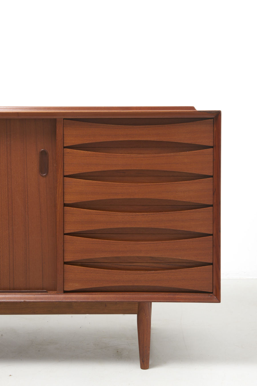 A Model 29 sideboard in teak Arne Vodder — archive — Modest Furniture
