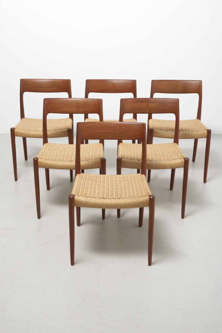 modestfurniture-vintage-2231-niels-moller-dining-chairs-model-77-papercord01