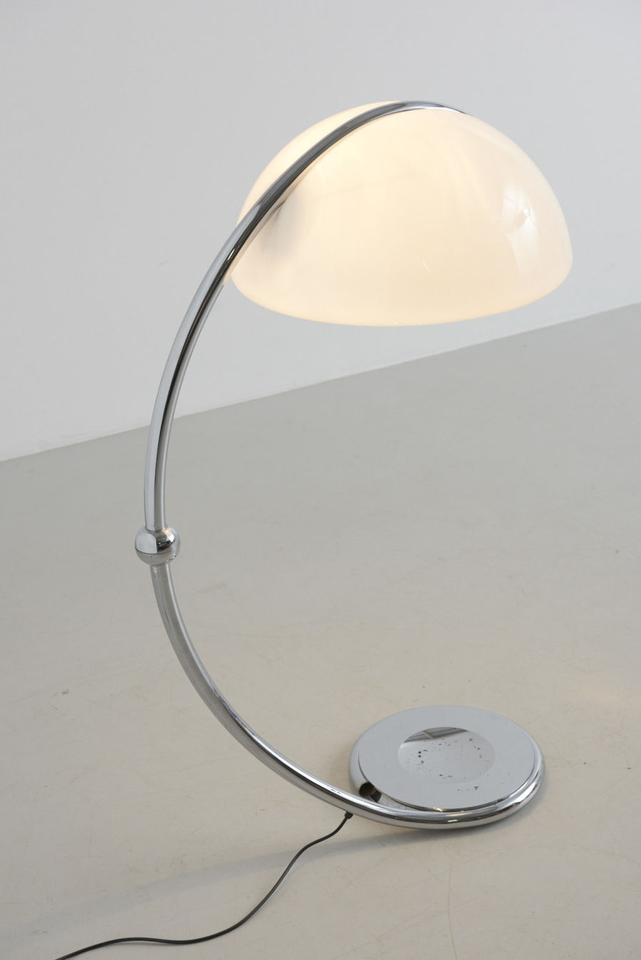 modestfurniture-vintage-2273-serpente-martinelli-luce-floor-lamp-chrome05