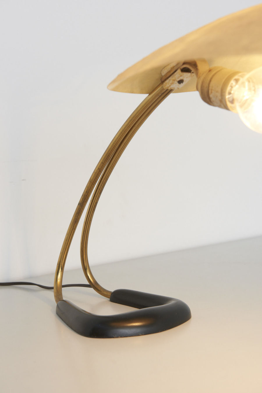 modestfurniture-vintage-2284-table-lamp-carl-auboeck-brass-fibreglass05