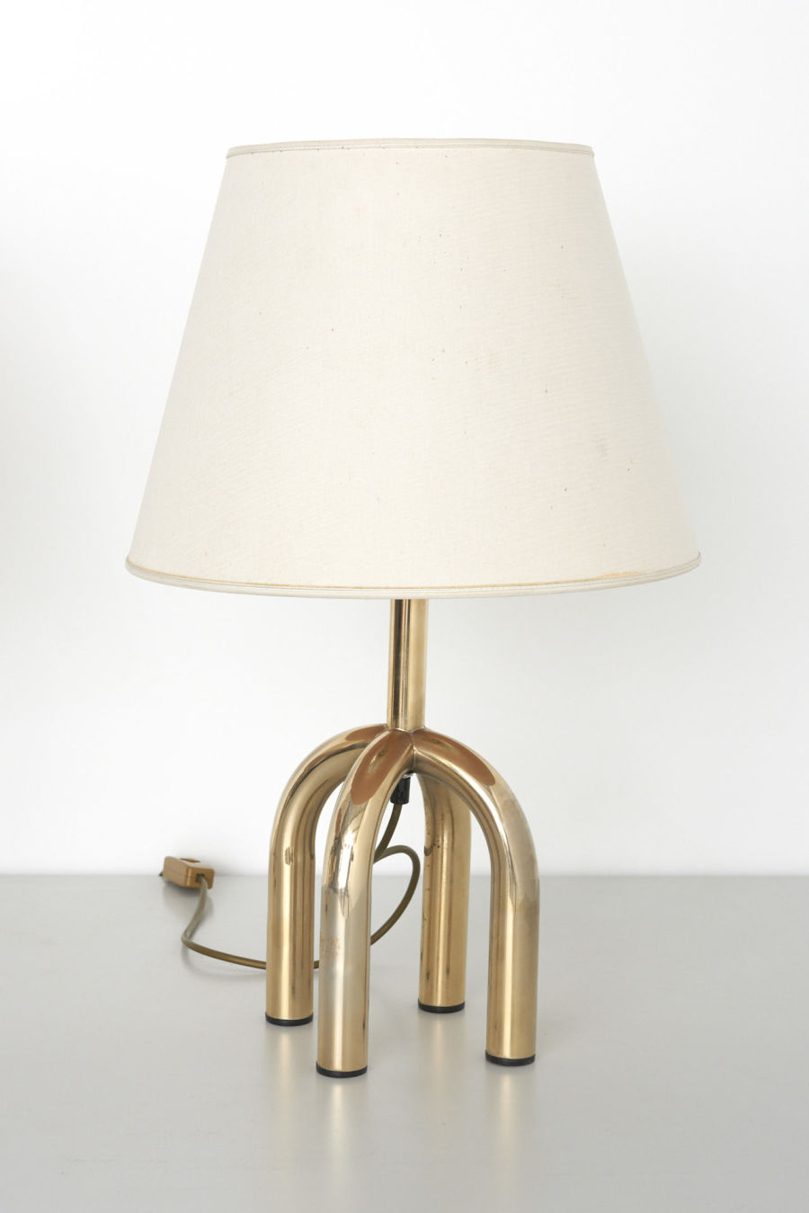 modestfurniture-vintage-2285-pair-table-lamps-4-brass-legs08