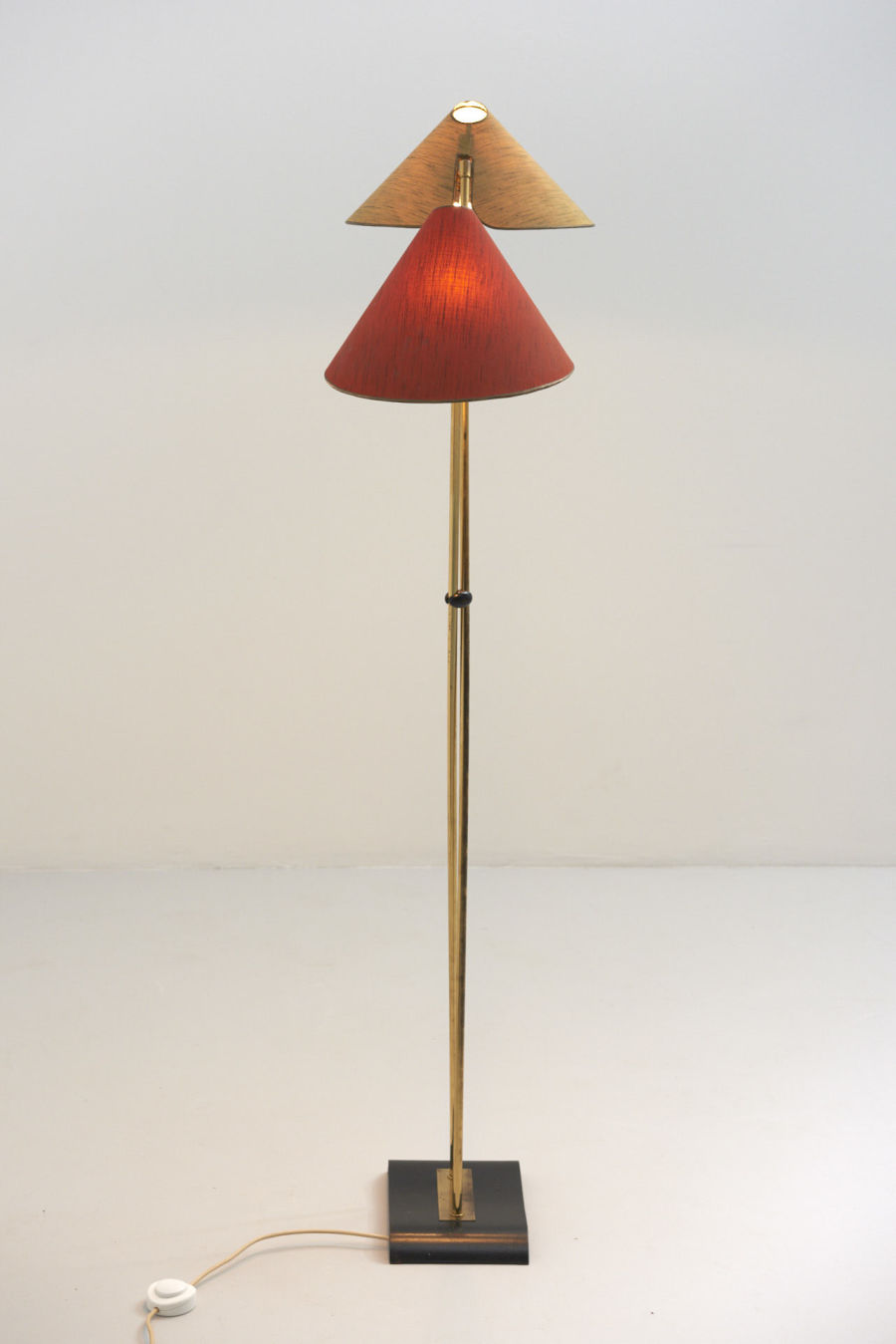 modestfurniture-vintage-2289-floor-lamp-1950s-brass-2-shades08