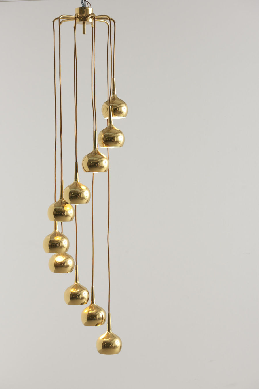 modestfurniture-vintage-2300-cascade-pendant-brass-spheres01