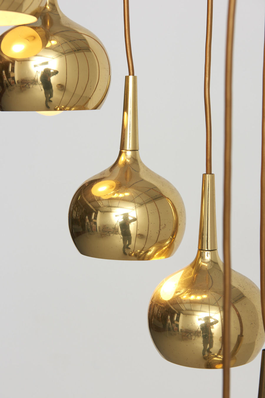 modestfurniture-vintage-2300-cascade-pendant-brass-spheres04