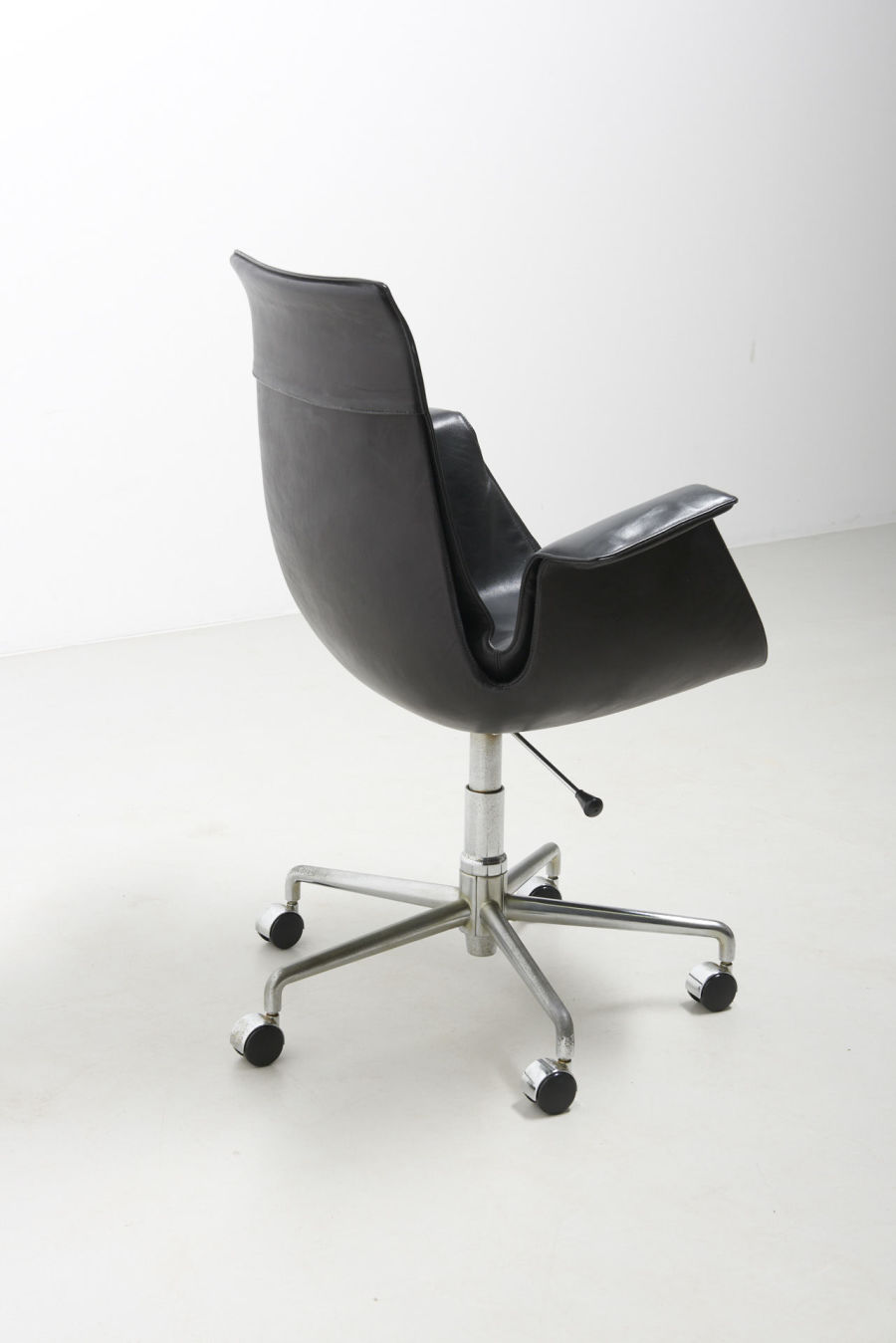 modestfurniture-vintage-2351-tulip-desk-chair-fabricius-kastholm-kill-international05