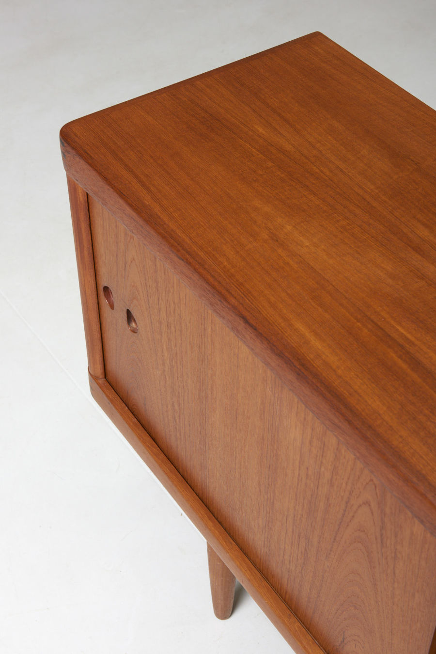 modestfurniture-vintage-2365-sideboard-teak-bramin-hw-klein12