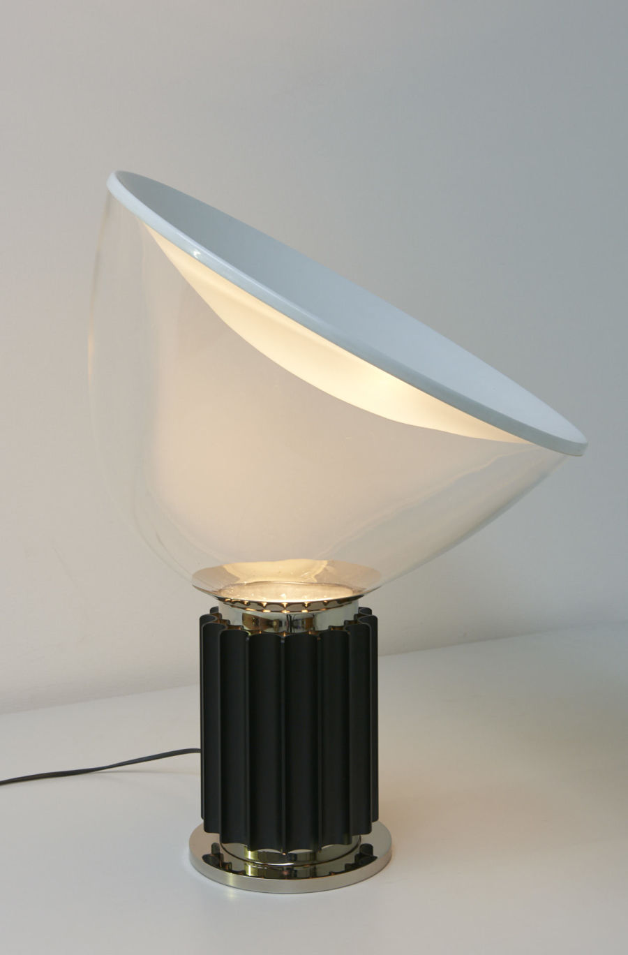 modestfurniture-vintage-2374-taccia-lamp-flos-castiglioni01