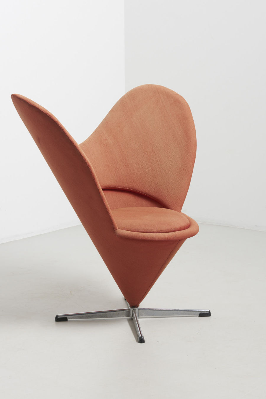 modestfurniture-vintage-2379-verner-panton-heart-cone-chair02