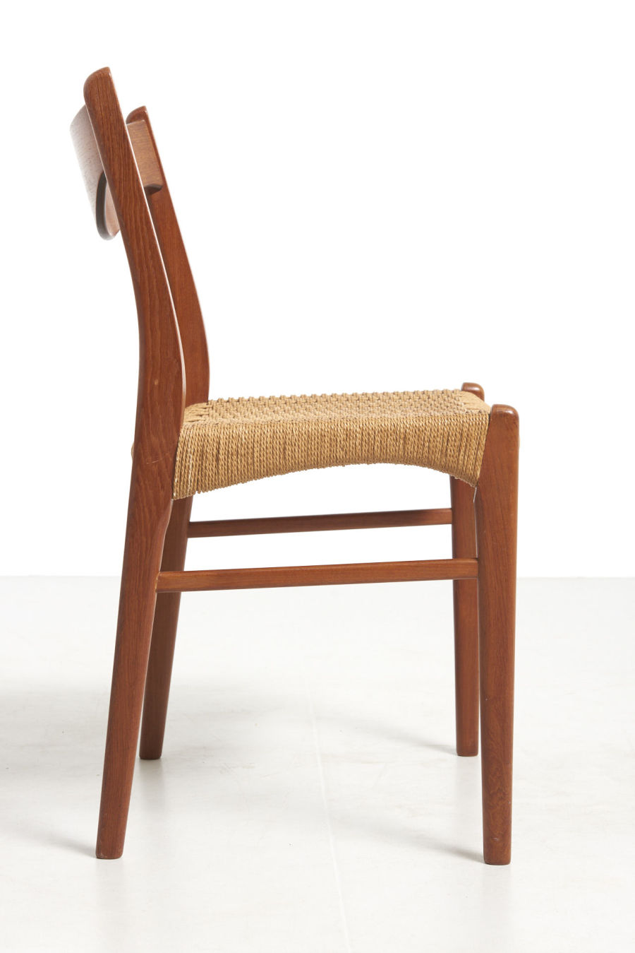 modestfurniture-vintage-2424-dining-chairs-glyngore09