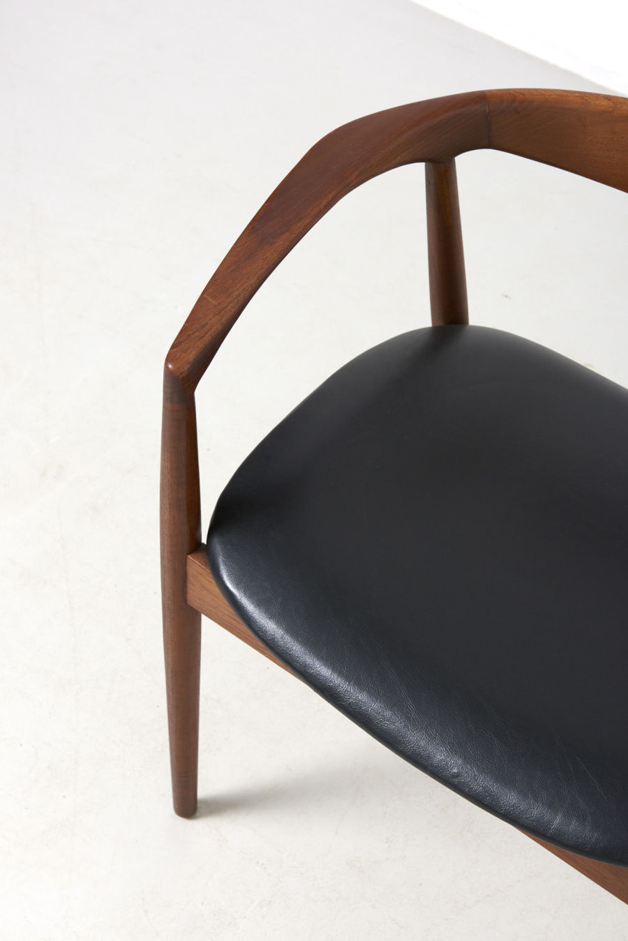 modestfurniture-vintage-2427-paperknife-side-chair-kai-kristiansen-ikea03