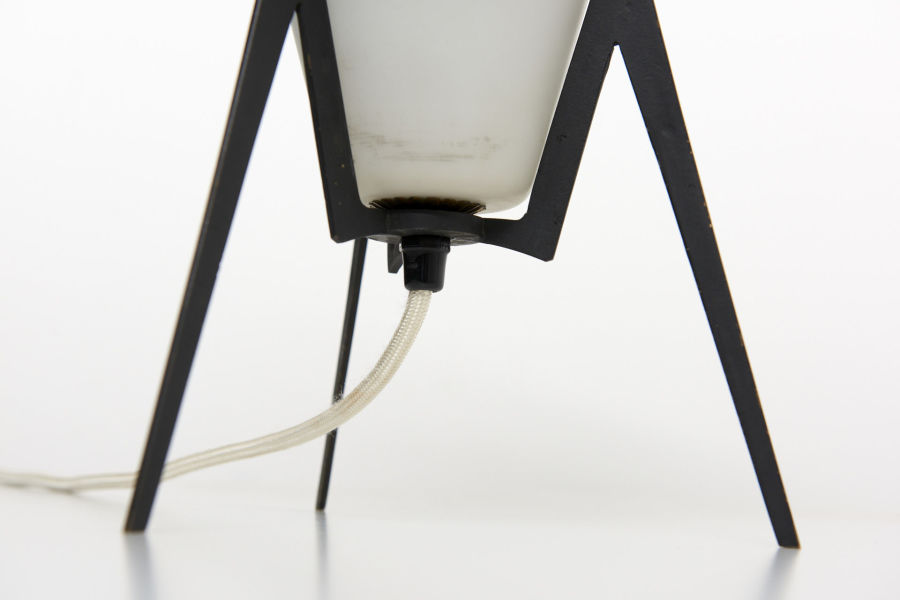 modestfurniture-vintage-2435-table-lamp-italy-glass-black-shade07