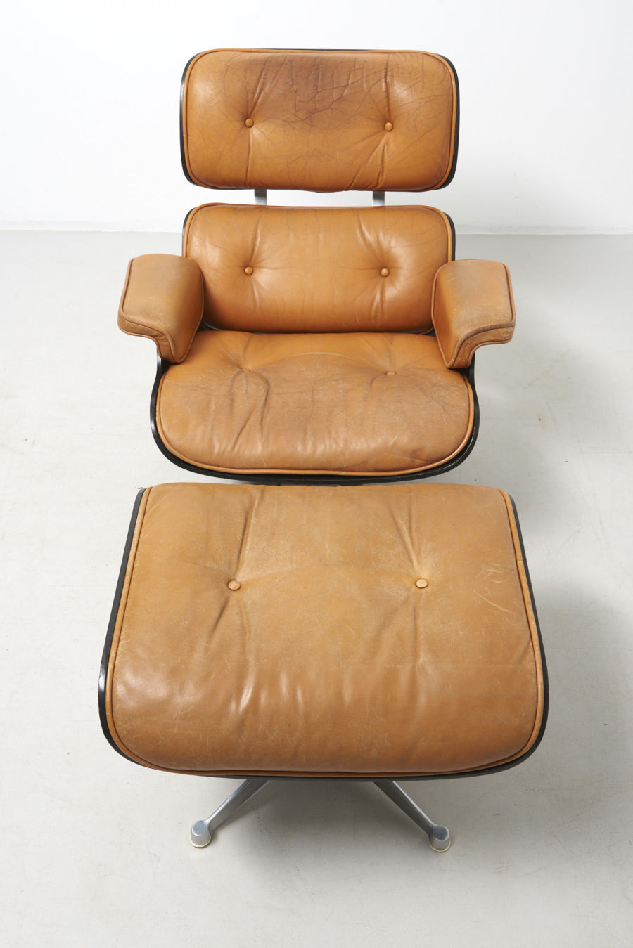 modestfurniture-vintage-2502-eames-lounge-chair-natural-leather-herman-miller03