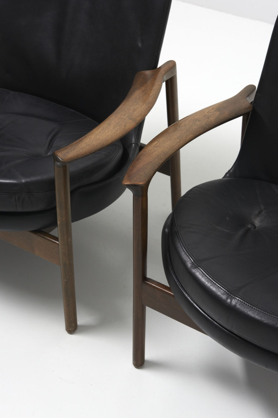 modestfurniture-vintage-2537-ib-kofod-larsen-easy-chairs-froescher03