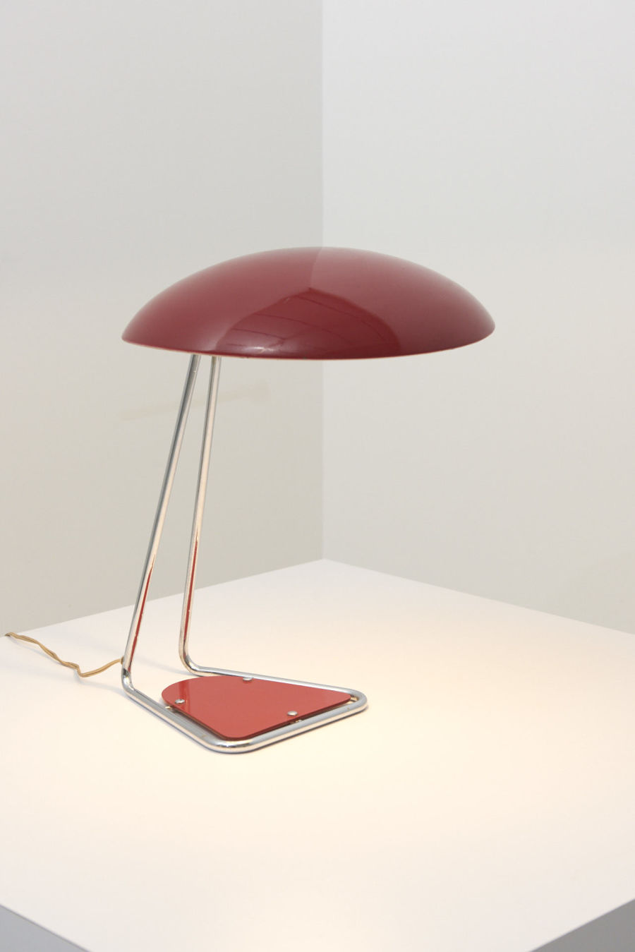 modestfurniture-vintage-2617-kaiser-table-lamp-red-shade01