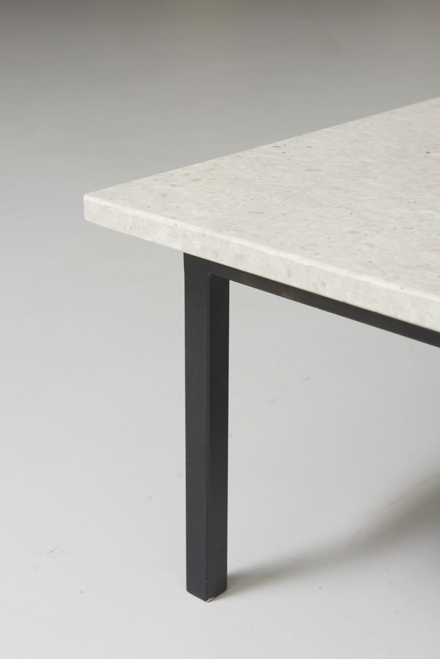modestfurniture-vintage-2628-square-low-table-black-steel-marble03