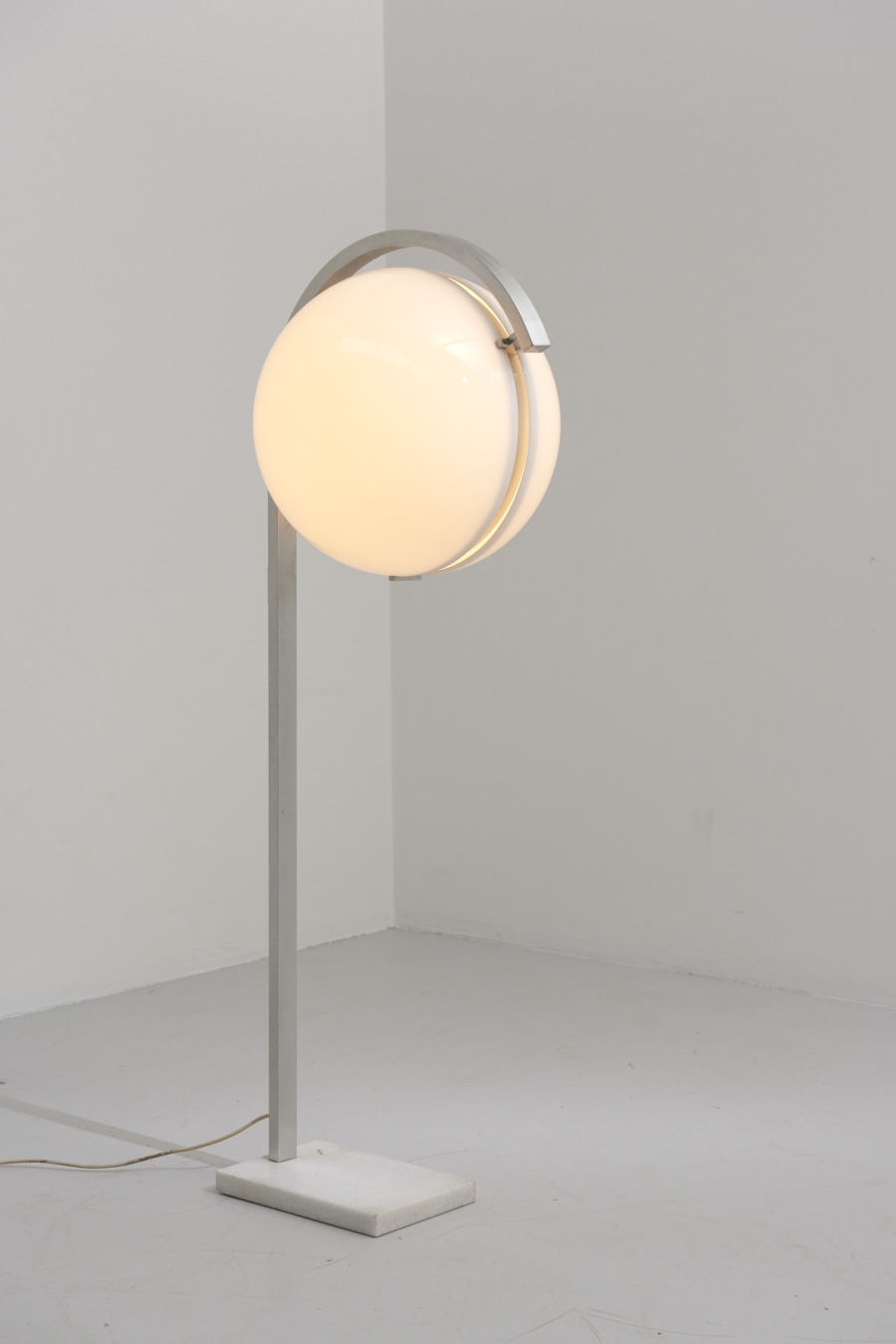 modestfurniture-vintage-2661-floor-lamp-acrylic-sphere02