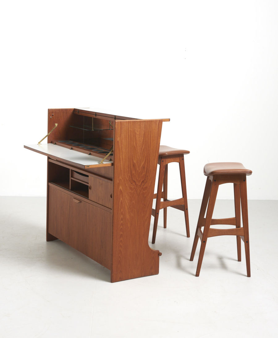 modestfurniture-vintage-2672-johannes-andersen-bar-cabinet-sk661-bar-stools02