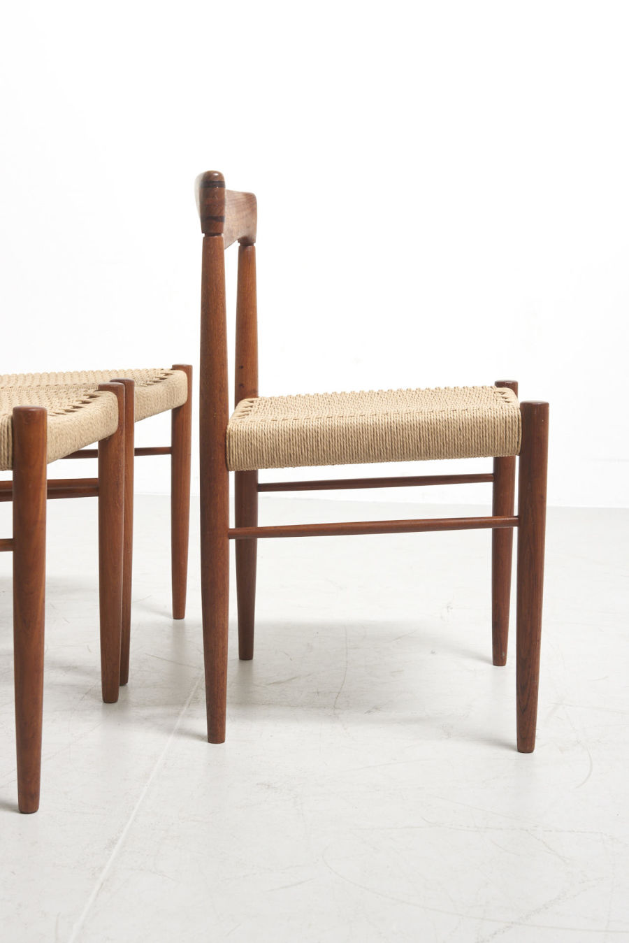 modestfurniture-vintage-2697-hw-klein-dining-chairs-bramin06