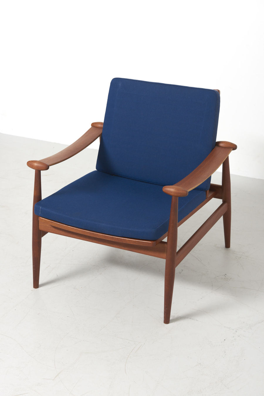 modestfurniture-vintage-2739-finn-juhl-spade-chair-france-and-son03