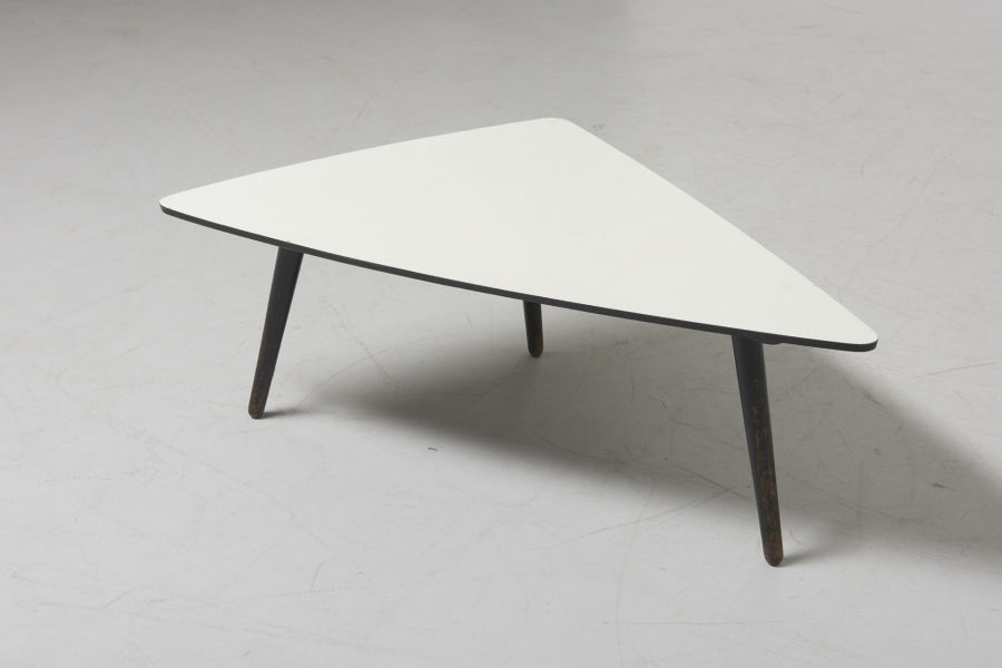 modestfurniture-vintage-2755-bovenkamp-triangular-low-table01