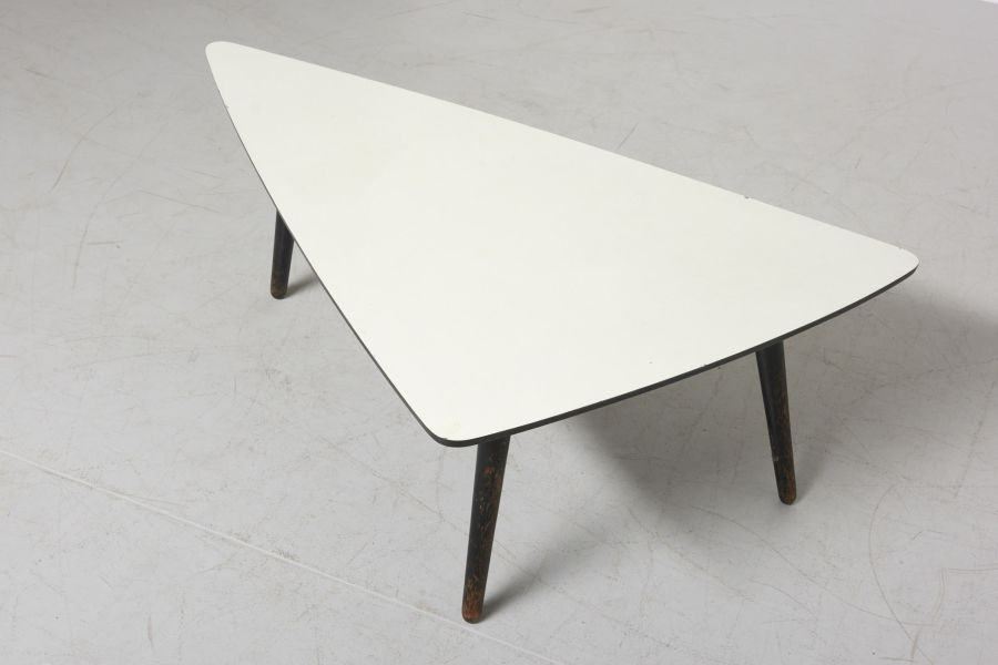 modestfurniture-vintage-2755-bovenkamp-triangular-low-table04
