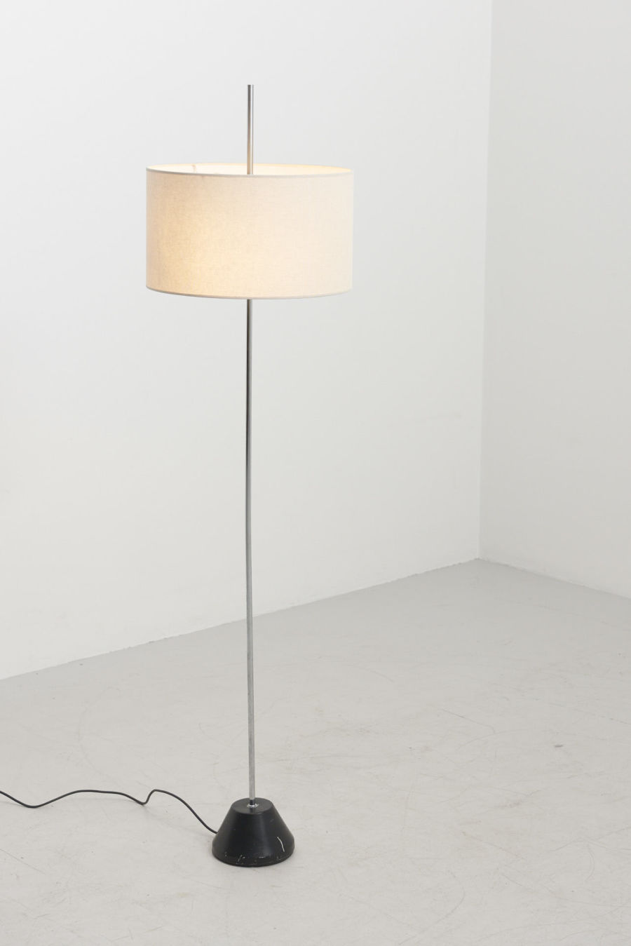 modestfurniture-vintage-2769-hagoort-floor-lamp-conic-foot01