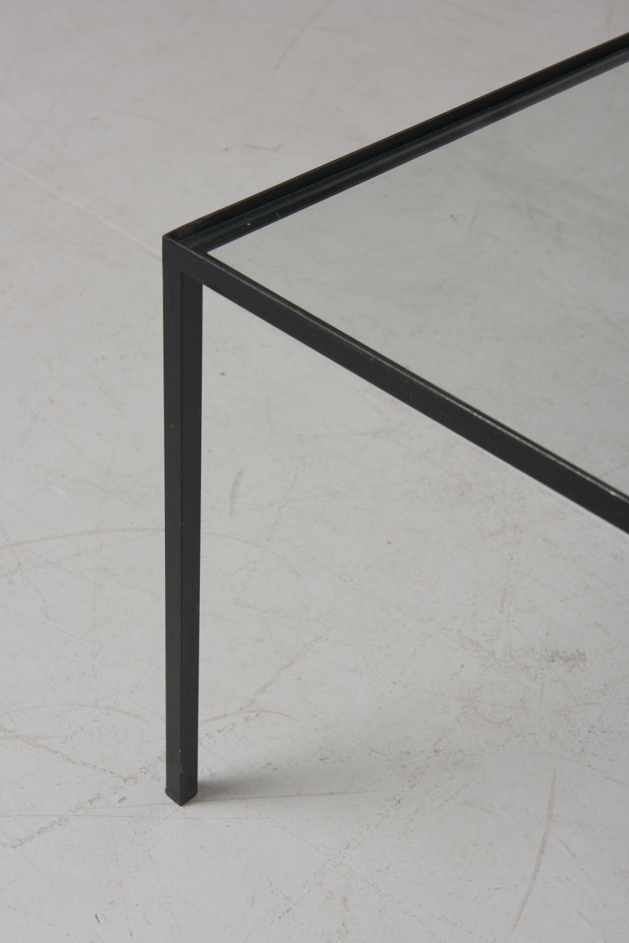 modestfurniture-vintage-2820-low-table-black-steel-glass03