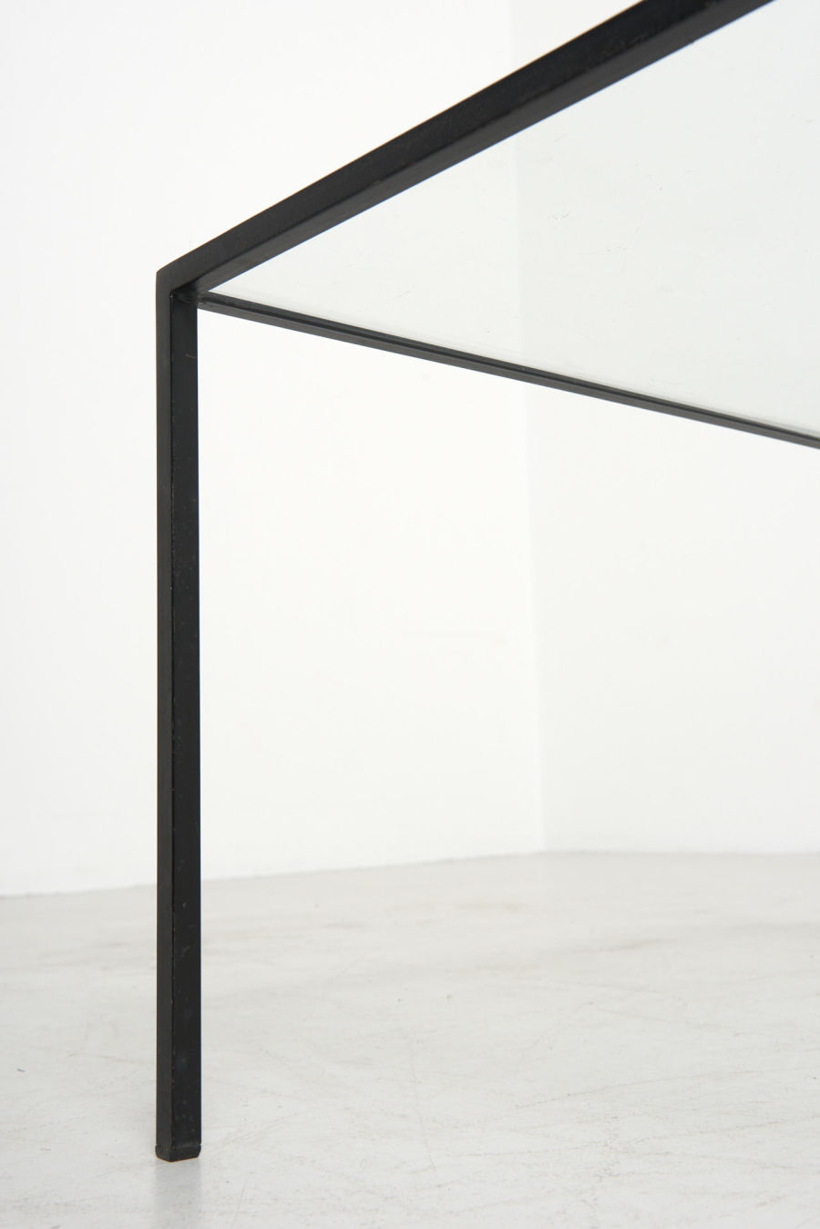 modestfurniture-vintage-2820-low-table-black-steel-glass09