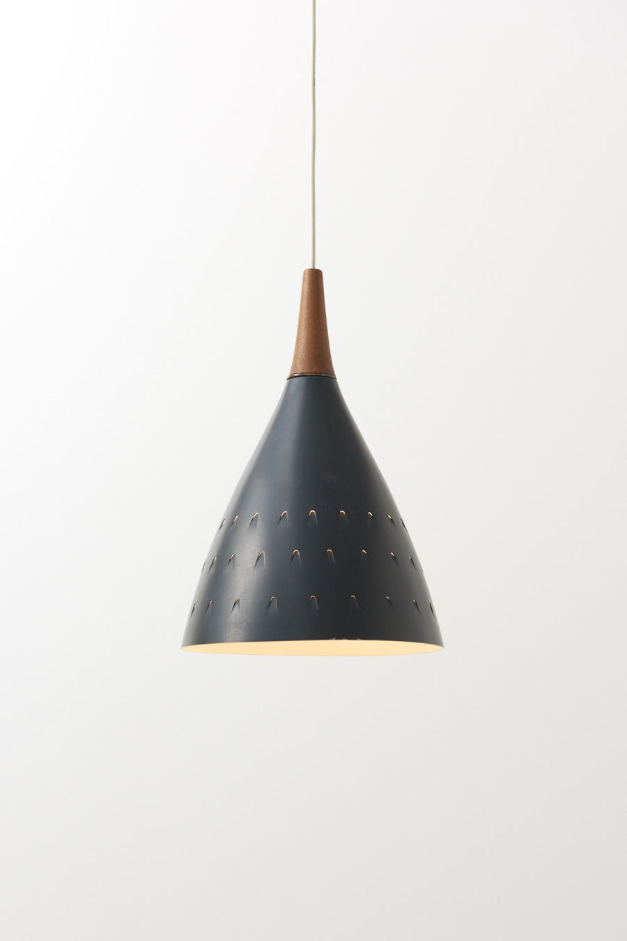 modestfurniture-vintage-2838-pendant-lamp-perforated-steel-holm-sorensen-style01
