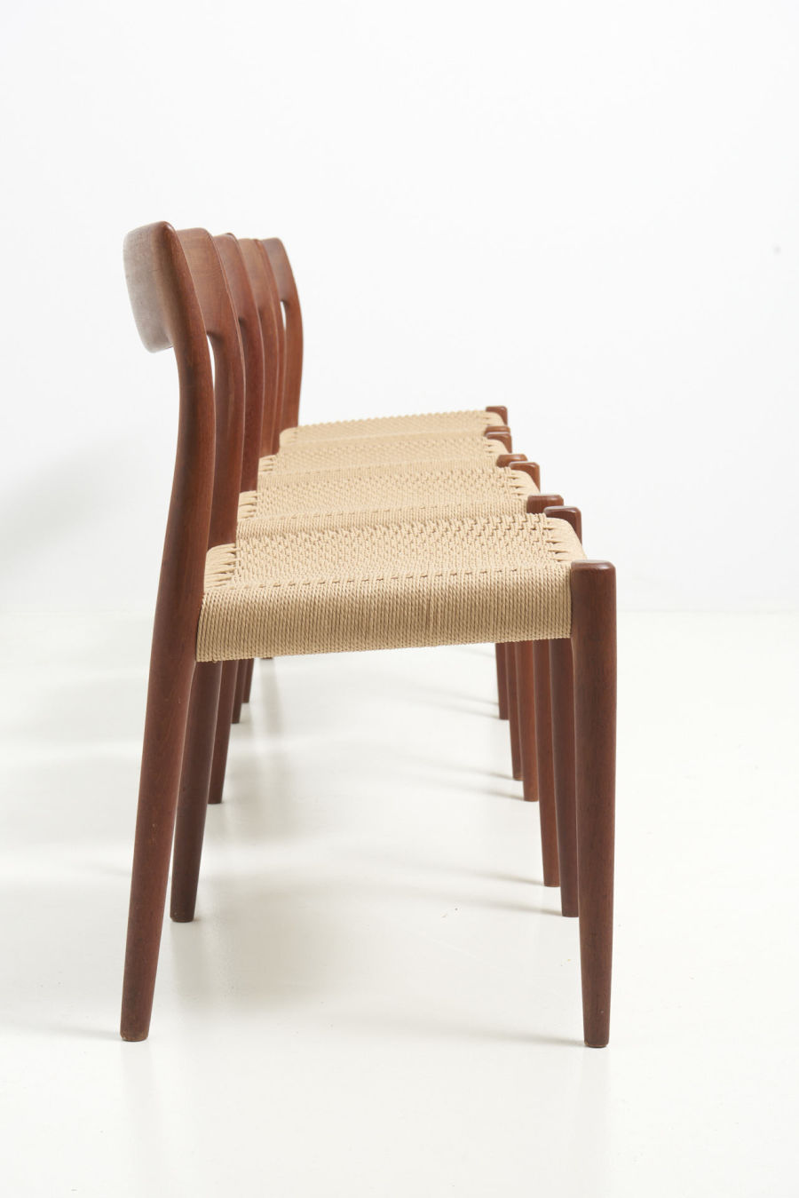 modestfurniture-vintage-2965-niels-o-moller-dining-chairs-model-7703