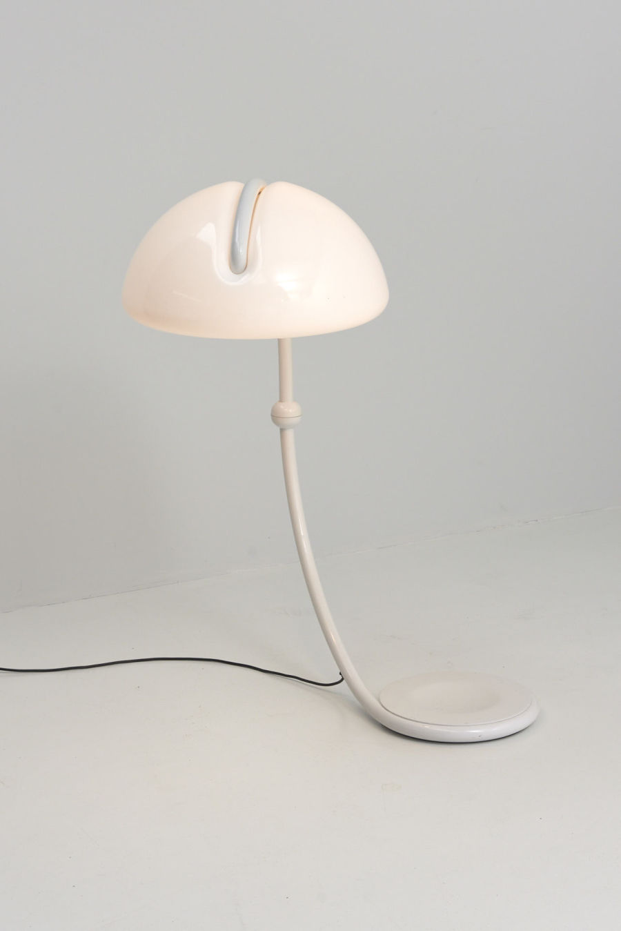 modestfurniture-vintage-2998-martinelli-luce-serpente-floor-lamp01